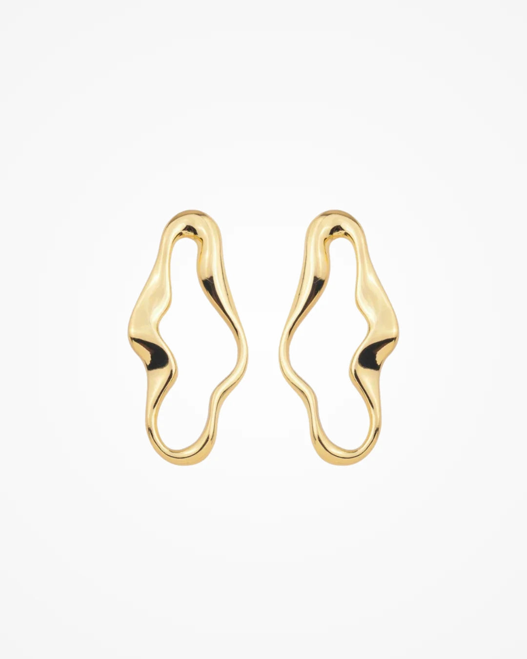 Brinco Orgânico Maximalista Dourado | Formato Fluido Banhado a Ouro 18k - SAYE Joias