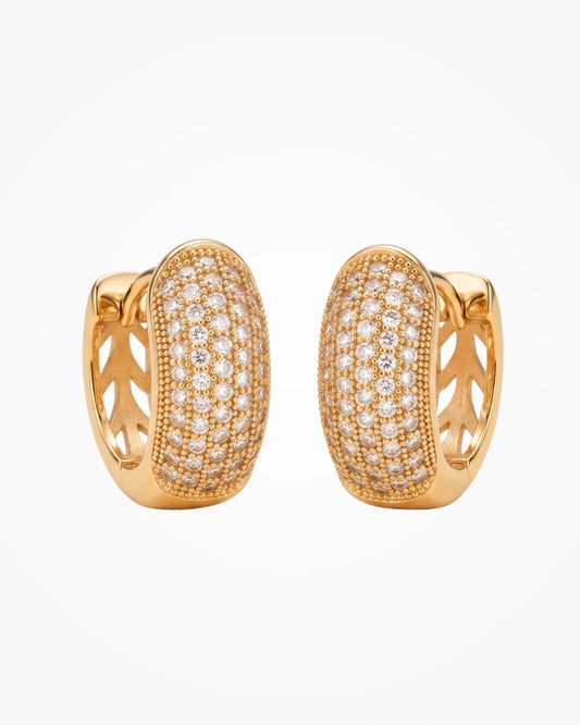 Brinco Meia Argola Cravejado em Zircônias | Banhado a Ouro 18k - SAYE Joias