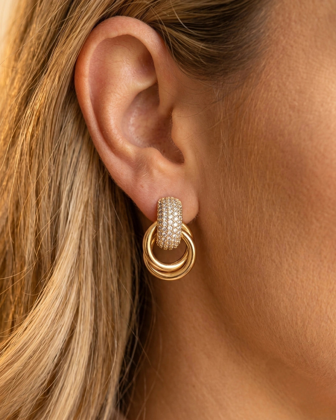 Brinco Argola com Zircônia Brilhante Banhado a Ouro 18k - SAYE Joias