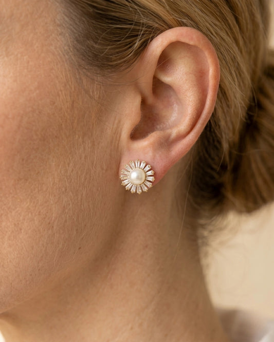 Brinco Base com Pérola Banhado a Ouro 18k | Clássico Elegante - SAYE Joias
