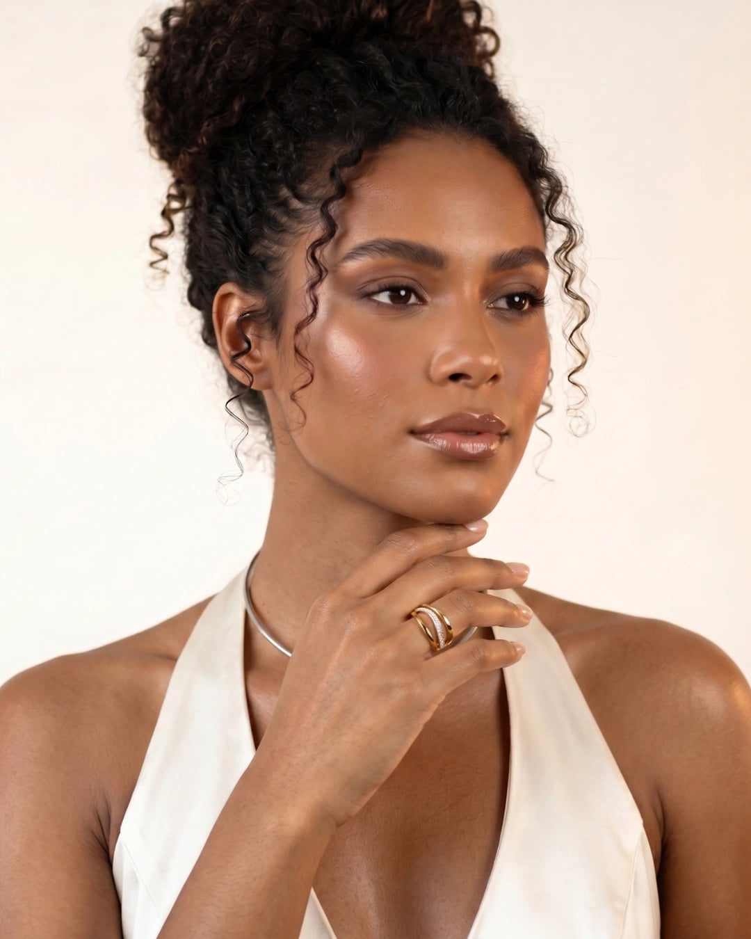 Anel Curvado Design Moderno com Zircônias | Banhado a Ouro 18k - SAYE Joias